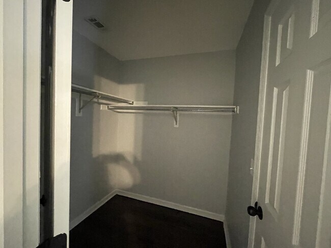 Building Photo - Home For Rent