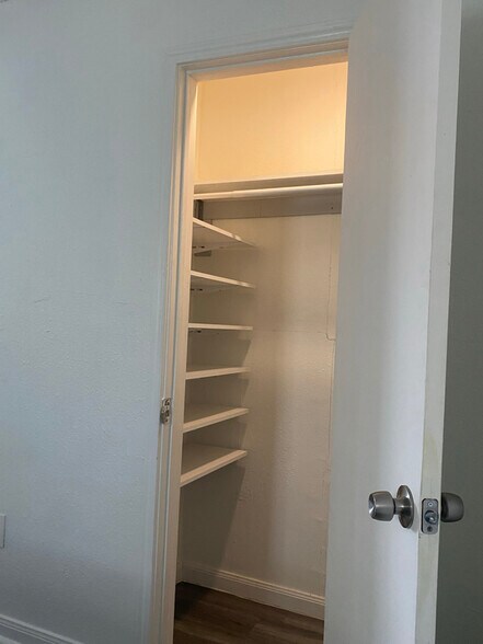 Building Photo - 5415 Buena Vista St