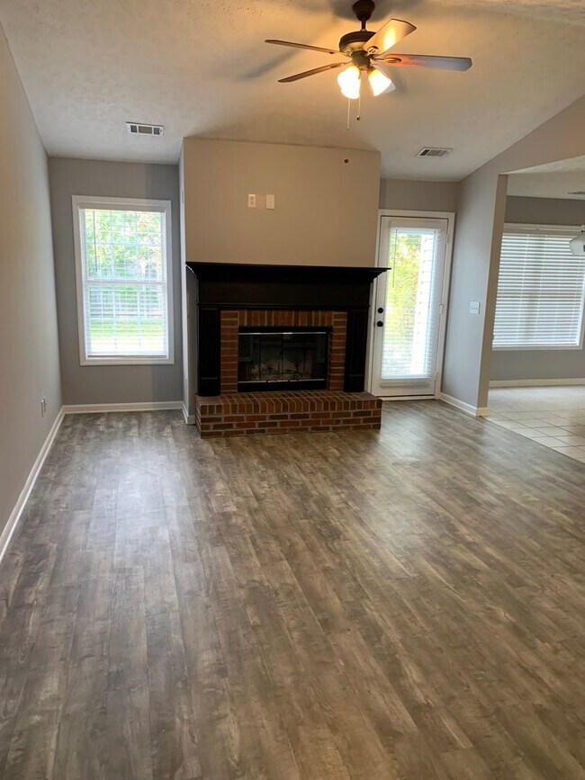 Building Photo - 2155 Herndon St