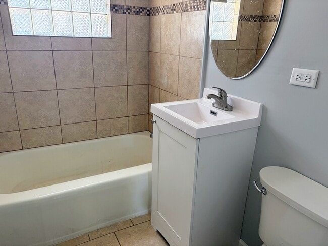 Building Photo - 622 N Garfield St