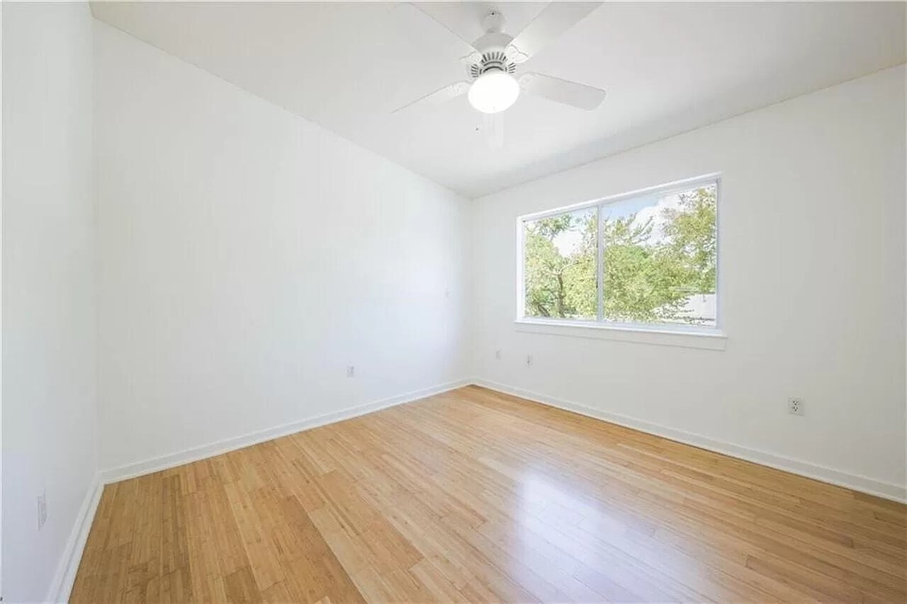 Building Photo - 2200 Dickson Dr