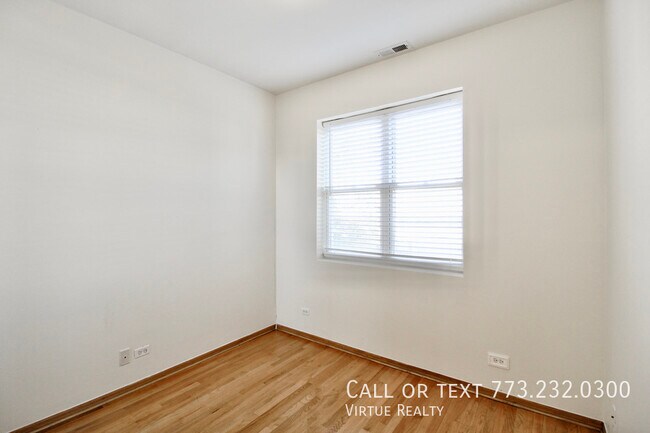 Building Photo - 1645 N Clybourn Ave