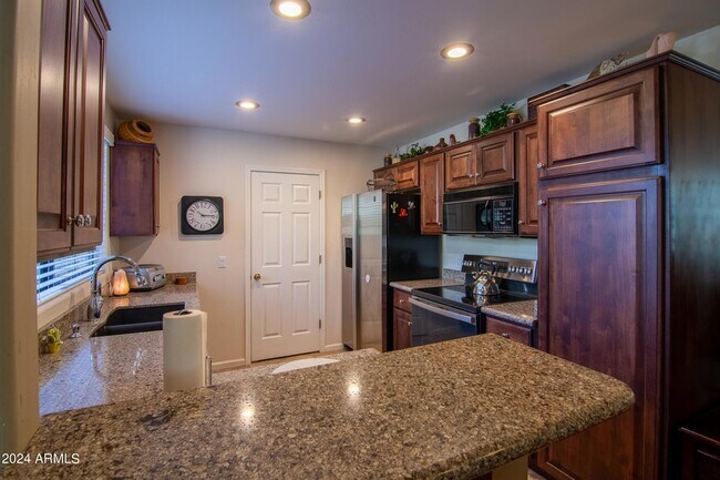 Building Photo - 1001 N Pasadena