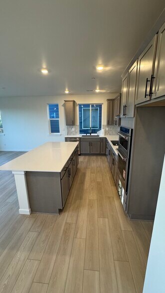 Building Photo - 617 103rd Ct SE