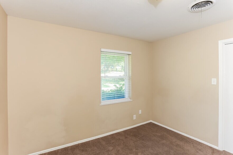 Building Photo - 6420 Valley Ridge Dr