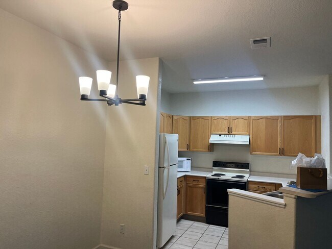 Building Photo - Very nice 2 bedroom 2 bathroom condo at Mountain Gate II.