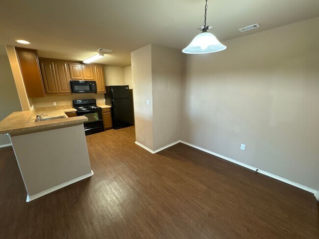 Building Photo - 2725 Lovers Lane Rd