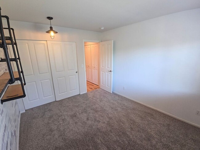 Building Photo - Gorgeous 4 Bedroom Lake Stevens Home in Cr...