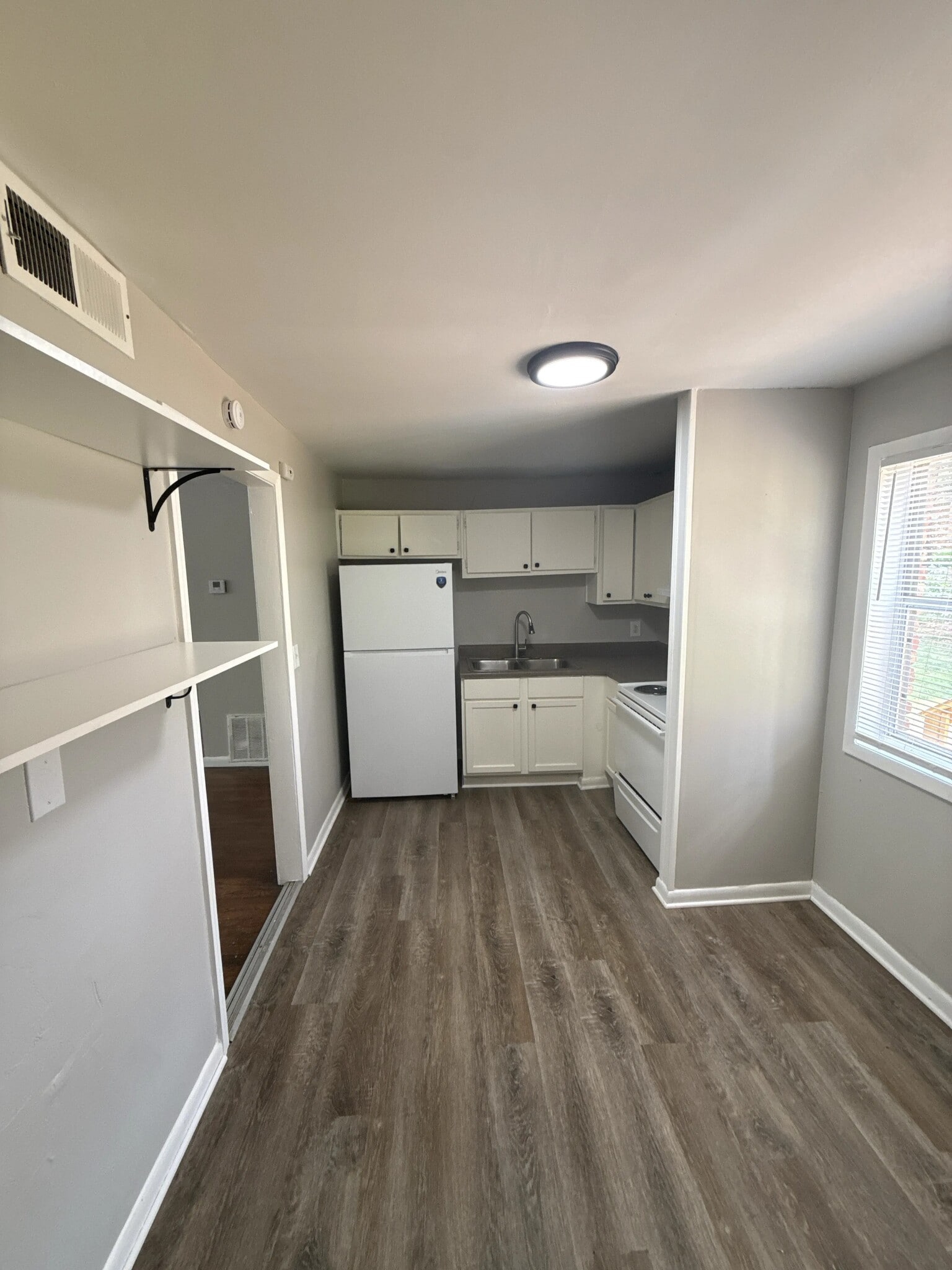 Building Photo - 1607 Line Cir