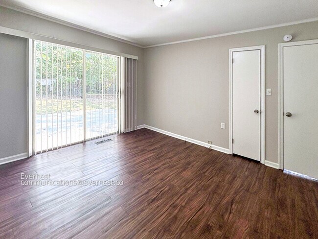 Building Photo - 976 Ridgewood Cir