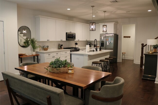 Building Photo - 4714 Fisk St