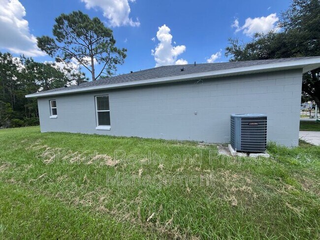 Building Photo - 550 Imperial Pl