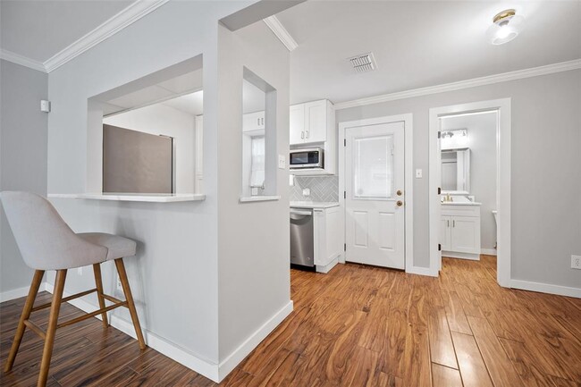 Building Photo - 810 Banister Ln