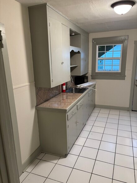 Building Photo - 861 Arlington Ave