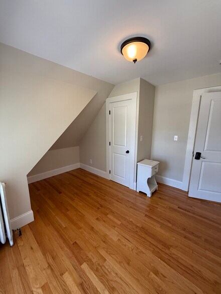 Building Photo - 22 Mansfield St