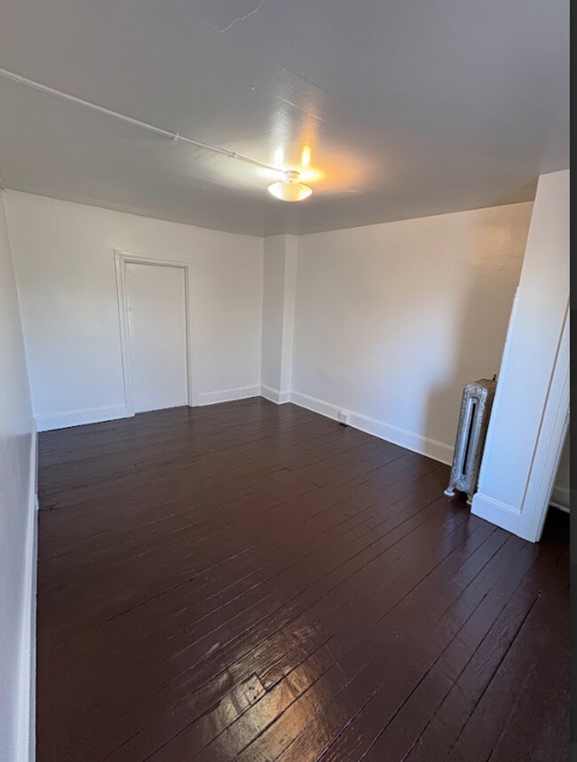 Building Photo - COMING SOON! 3 Bedroom Apartment - York City SD