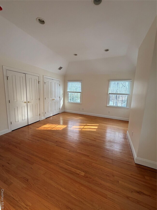 Building Photo - 4 Lloyd Point Dr