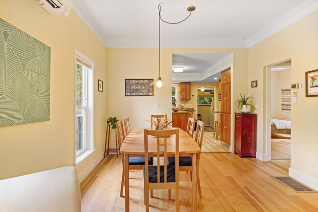 Building Photo - Fully Furnished Northside Bungalow Available for Month of August, 2026