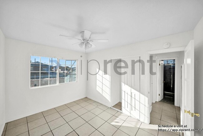 Building Photo - 301 Maxine Ave