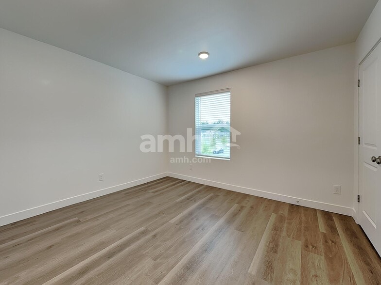 Building Photo - 8002 Katriel Ct SW