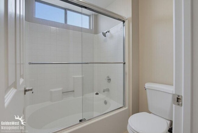 Building Photo - Comfortable 3Bdm 2Ba Condo in Oceanside!
