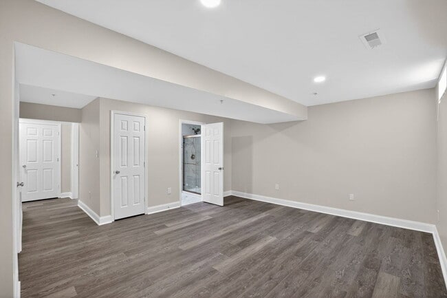 Building Photo - 2736 Albermarle Pl