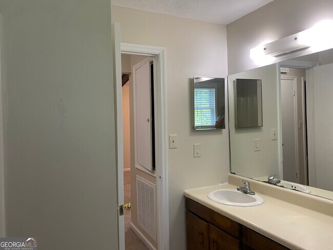 Building Photo - 107 Wynnwood Dr