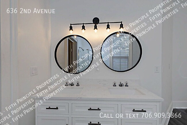 Building Photo - 636 2nd Ave