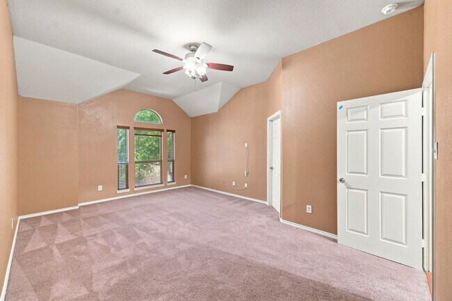Building Photo - 16551 Pentonshire Ln