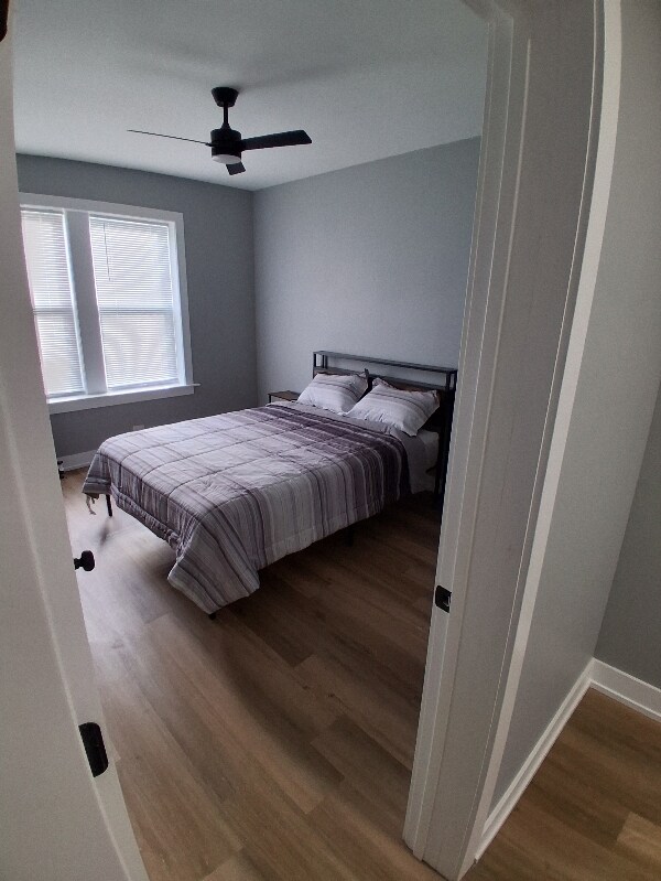 Building Photo - 3422 W Dickens Ave