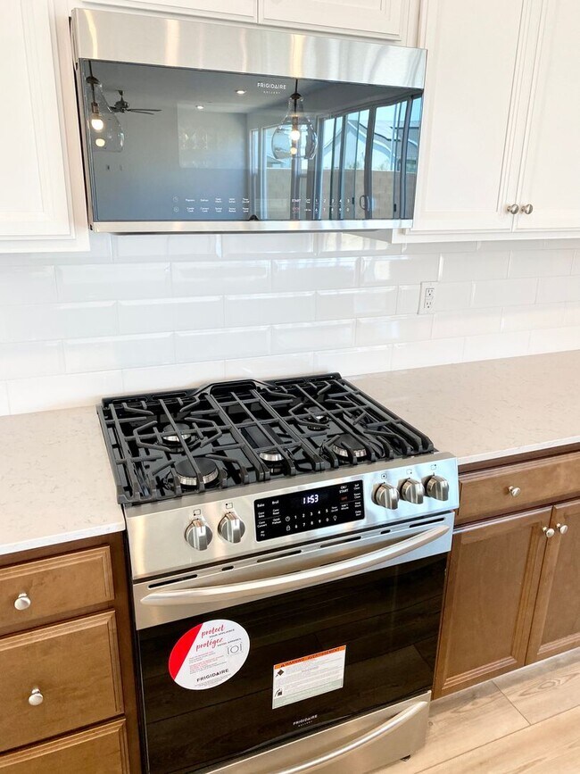 Building Photo - BRAND NEW 4/3.5 Lennar with In-Law Suite