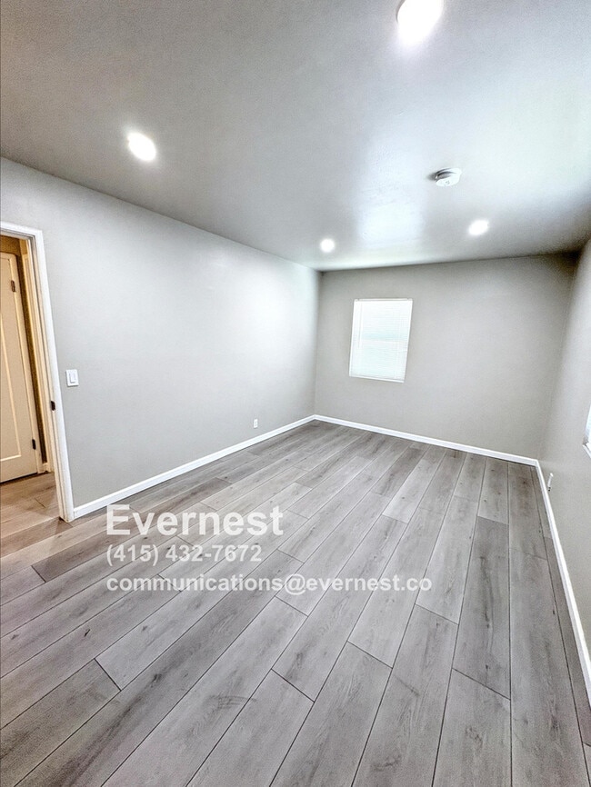 Building Photo - Charming 2-Bedroom, 1-Bathroom House in a ...