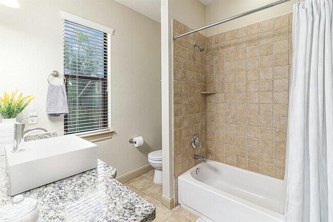 Building Photo - 1320 W 25th St