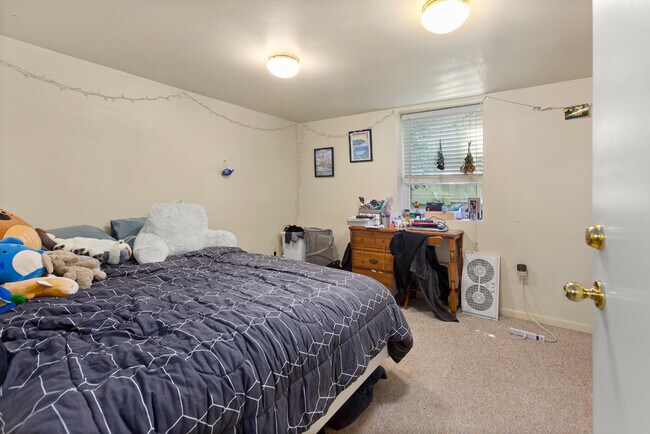 Building Photo - 123 Adams St