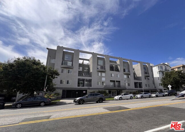 Building Photo - 1617 S Beverly Glen Blvd