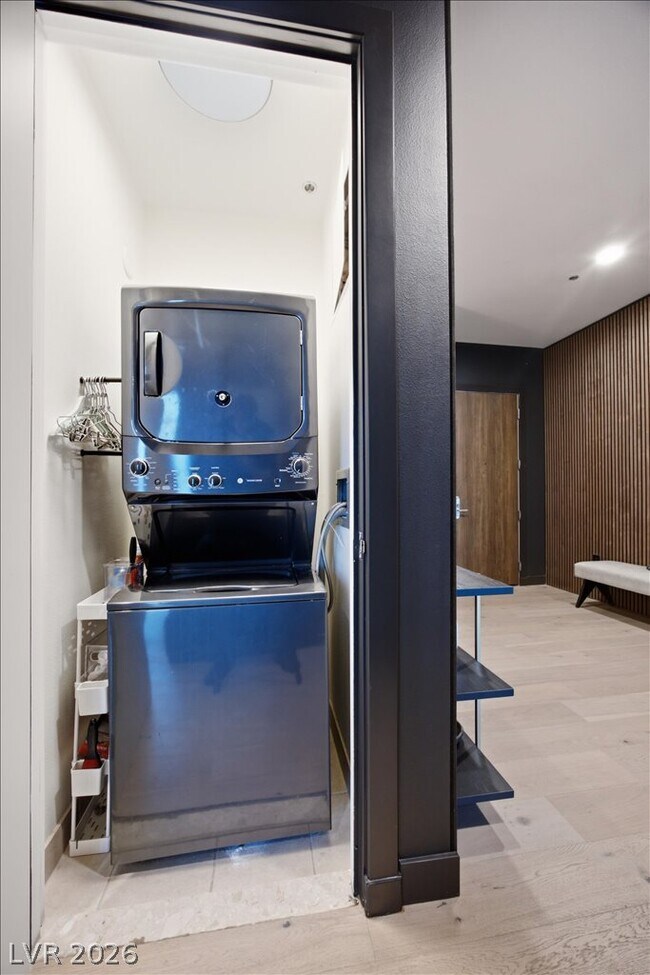 Building Photo - 4575 Dean Martin Dr