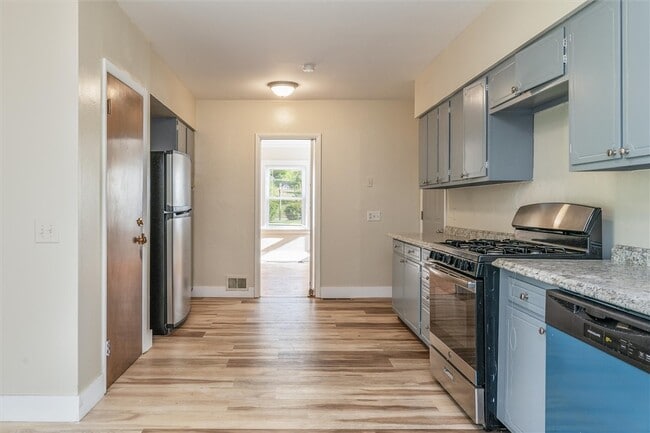 Building Photo - 425 Highland Ave