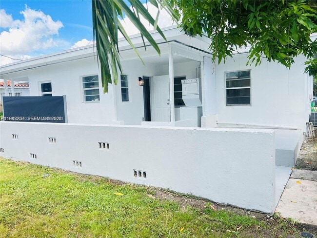 Building Photo - 268 NE 112th St