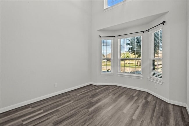 Building Photo - 13814 Russell Ct