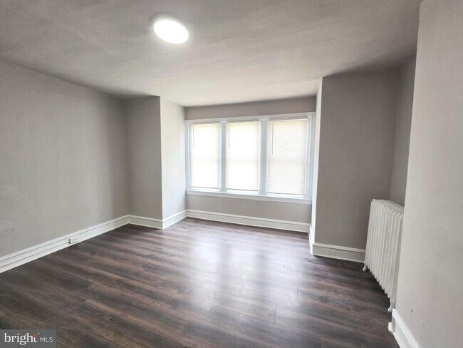 Building Photo - 925 S 59th St