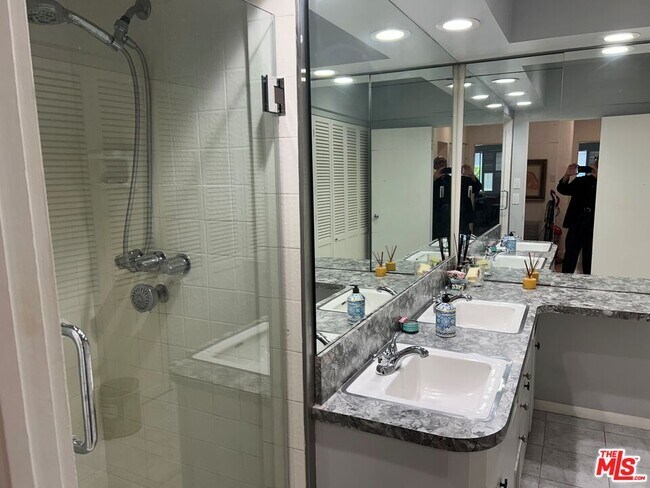 Building Photo - 352 S Wetherly Dr