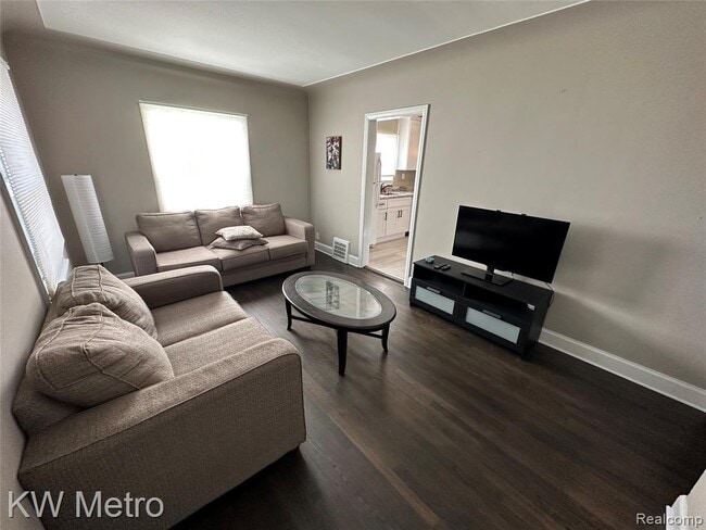 Building Photo - 21503 Collingham Ave