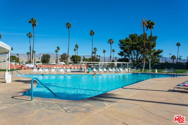 Building Photo - 32180 Saucon Valley St