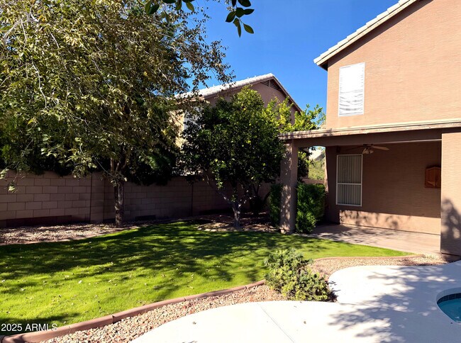 Building Photo - 2331 W Toledo Pl