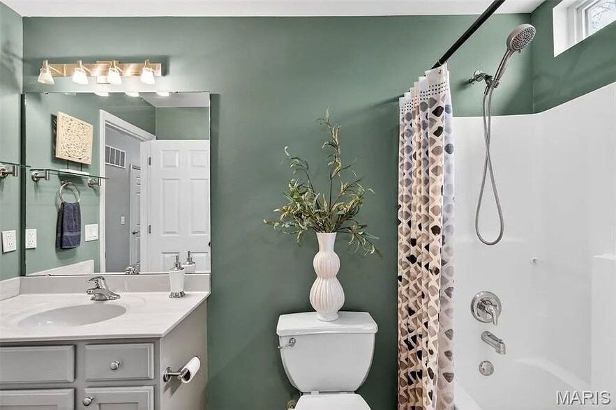 Building Photo - 482 Indian Lake Dr