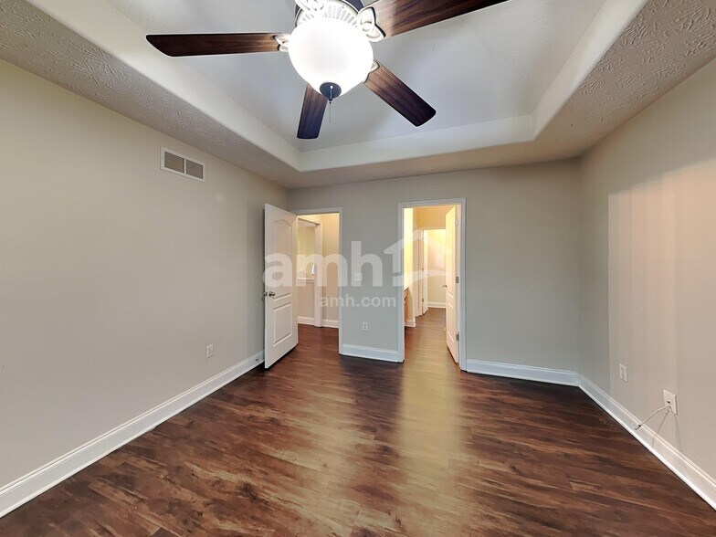 Building Photo - 3892 Refinement Way