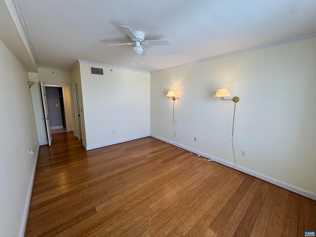 Building Photo - 500 Crestwood Dr