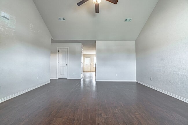 Building Photo - Spacious Centerton Duplex