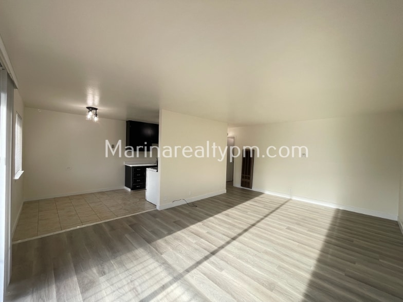 Building Photo - 129-191 Hilborn St