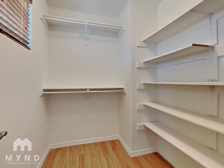 Building Photo - 18646 W Mission Ln
